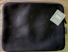Targus Debossed Neoprene Laptop Sleeve Black NWT for 15.6