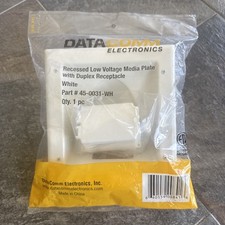 Datacomm 45-0031-WH Recessed Low Voltage Media Plate with Duplex Receptacle NEW picture